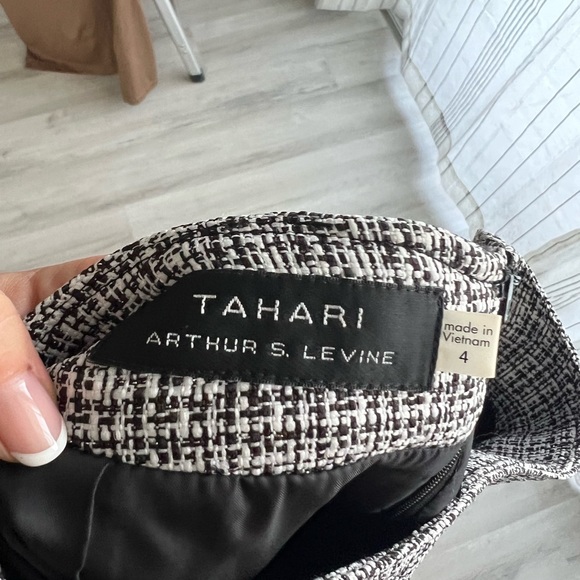 Tahari office skirt - Picture 2 of 3